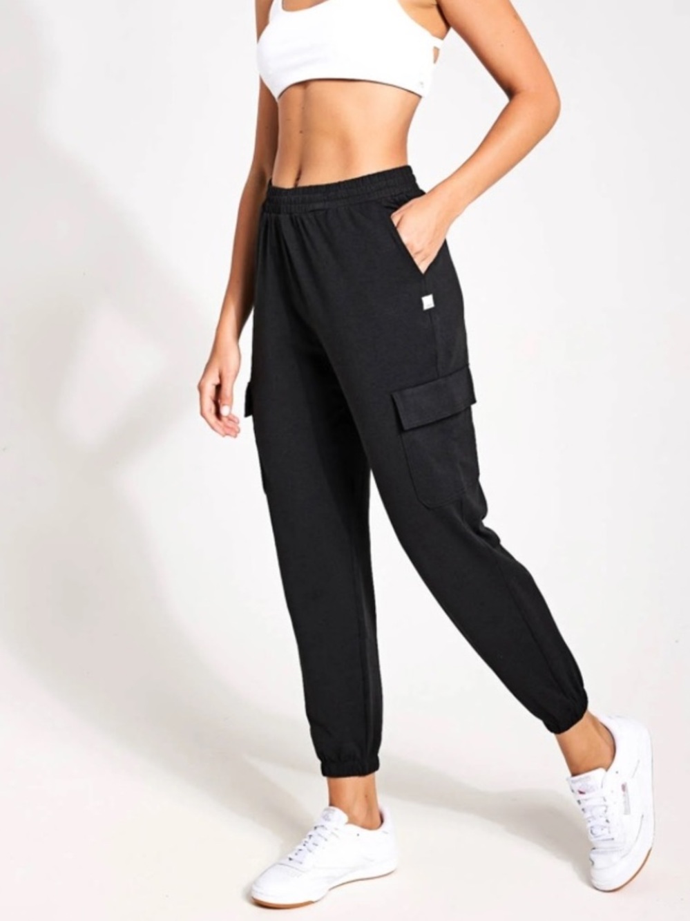 Vuori Womens black Boyfriend cargo joggers M